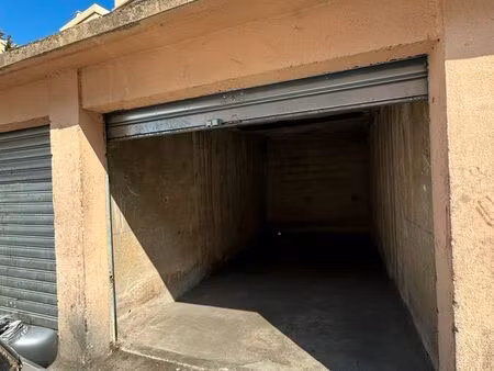 loue garage box 15m2 sécurisé