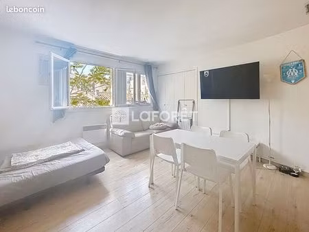 studio 1 pièce 27 m²