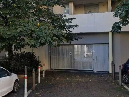 parking/box marseille
