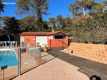 local commercial snack  bar ou autres