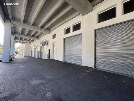 local 102 m² nice