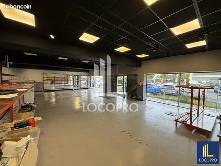 local d'activité 750 m²