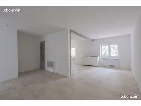 bel appartement t3 à peynier  dans une bâtisse rénovée