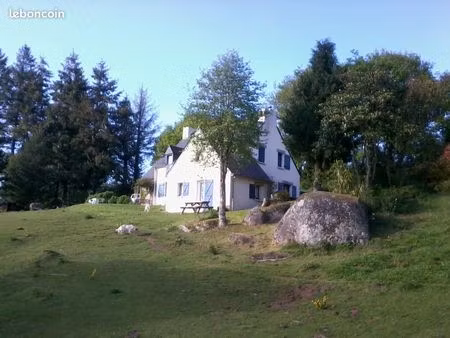 maison avec gîte  rivière et grand terrain