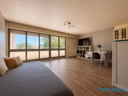 grand t3 avec balcons et box fermé