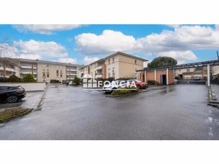 eaunes t3 2eme et dernier etage balcon et 2 places de parking