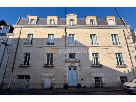 nantes - - place mellinet - - studio 24m2 - - dernier étage - - calme