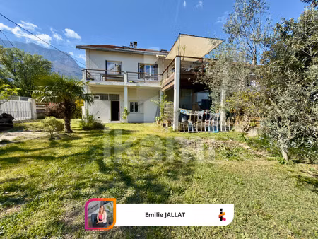maison familiale rénovée de 210 m2 avec studio indépendant e