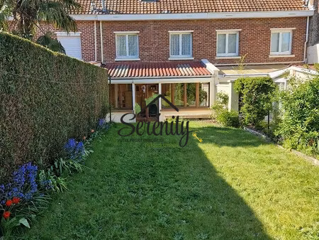 maison  3 chambres  cave et jardin.
