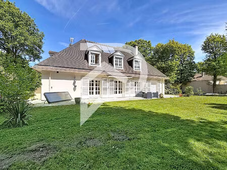 maison de caractère à vernouillet avec piscine