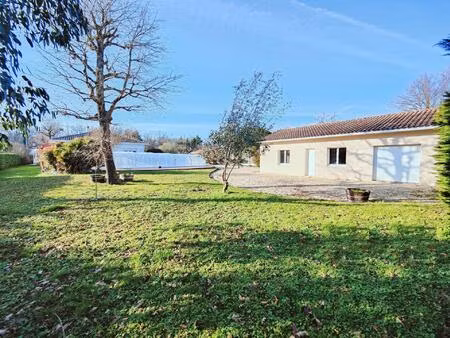 t8 au calme  de plain pied  piscine garage de 90m²