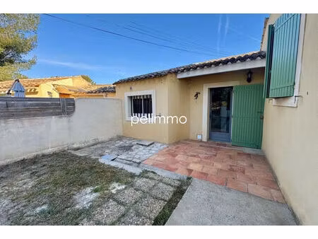 lançon provence -appartement 2 pièce(s) 30.57 m2 - jardinet - parking