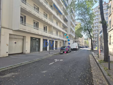 place de parking en garage sous terrain quartier monplaisir -par