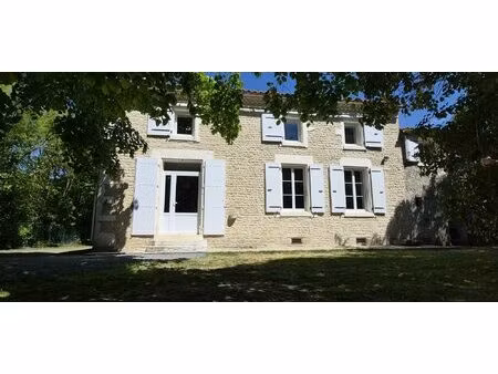 maison ancienne rénovée- 4 chambres et dépendances