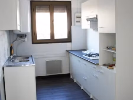 location appartement 3 pièces 60 m² à besse-sur-issole (83890)  714 €