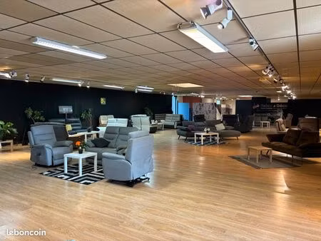 local commercial à louer bergerac - 700 m² avec 3 000 m² d’extérieur