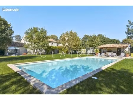 mas 7 pièces 250 m²