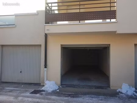 parking/box 30 m² pontarlier