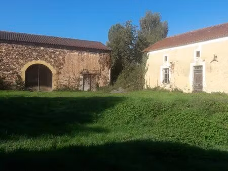 maisons à restaurer  sur 2500m2 de terrain constructible