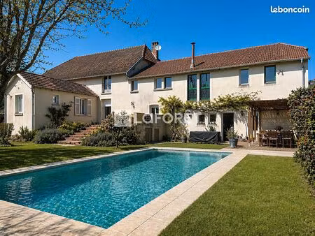 propriété 7 pièces 270 m²