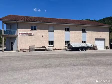immeuble 671 m² beure