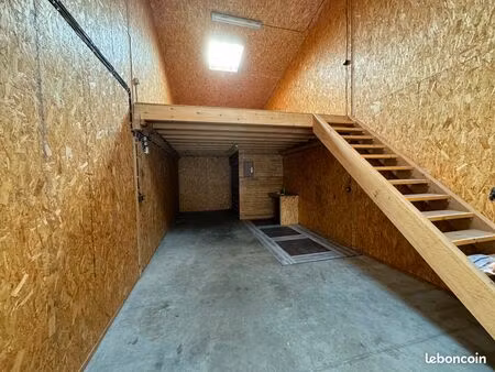 entrepôt 75 m² avec mezzanine 25 m²