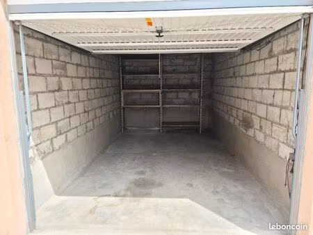grand garage basse ville 17m2