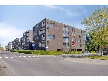 zeer goed gelegen mooi app met 2 slks  terras en garagebox!