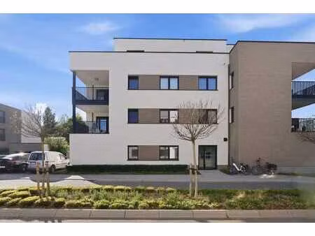 te huur – stijlvol gelijkvloers appartement met grote tuin
