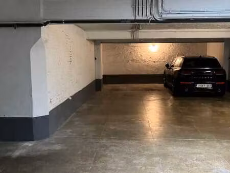 grand parking intérieur