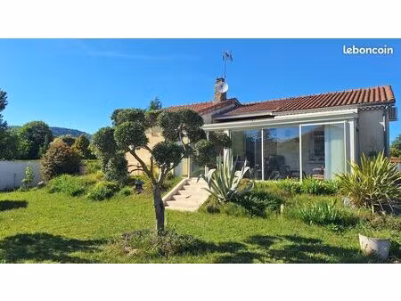 maison individuelle avec jardin et garage