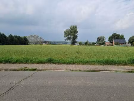 bouwgrond geschikt voor open bebouwing op een mooie  land...