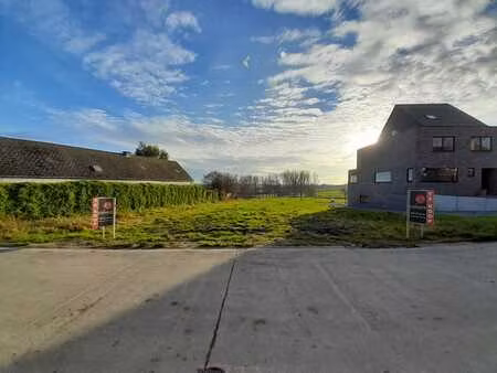 landelijk gelegen bouwgrond van 5a 01ca geschikt voor hal...