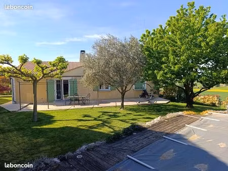 maison de plain pied vue/ secteur calme/ spacieuse