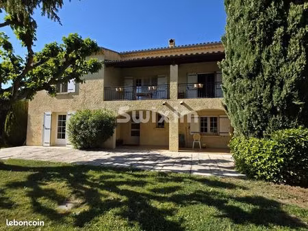 villa 6 pièces 196 m²