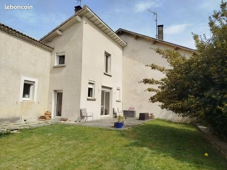propriété de 3 maisons