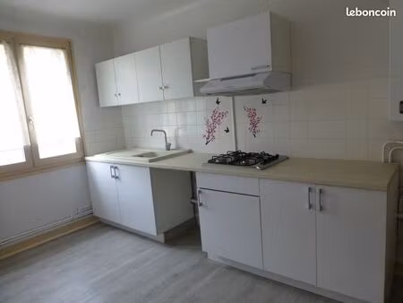 t3 1er ét.  ctre bourg de péage  cave  jardin=464