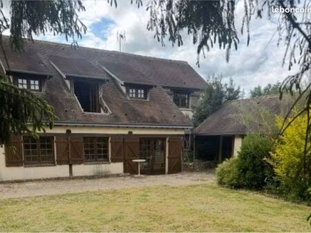 maison de 160 m2 avec dépendances et cheminée ..
