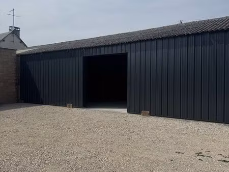 dépôt 120 m2