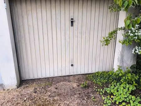 box garage fermé – résidence sécurisée – à 10 min à pied de la gare de dreux