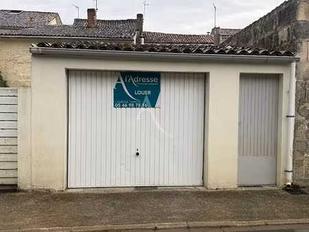 location parking 20 m² à saintes (17100)  90 €