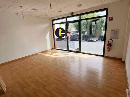 location bureaux et commerces à laval (53000) : à louer / 45m² laval
