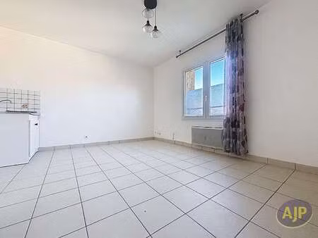 location maison à bellevigny (85170) : à louer / 32m² bellevigny