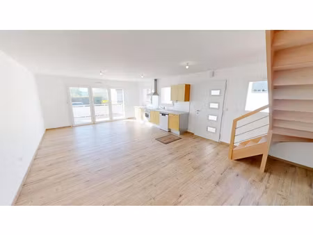 location maison 4 pièces 108 m² à pont-de-metz (80480)  1 200 €