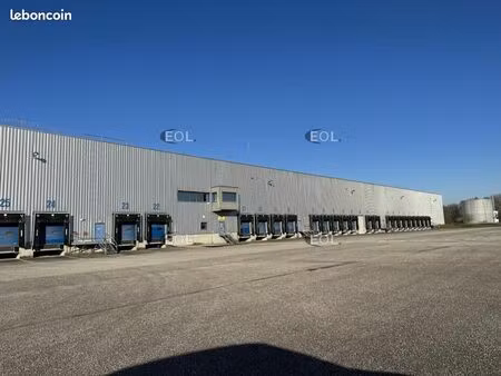 local logistique  bureaux 5 473 m²