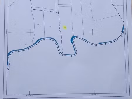 terrain avec rivière