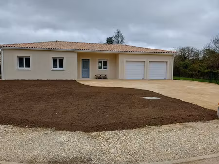 location maison 5 pièces 150 m² à chasseneuil-du-poitou (86360)  1 630 €