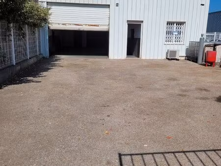 a louer local 220 m2