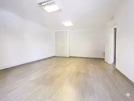 location locaux professionnels 0 pièces 110 m² à salon-de-provence (13300)  2 020 €