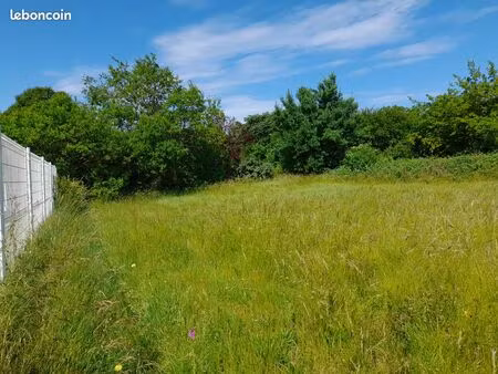 terrain constructible 1200 m2 le rieu